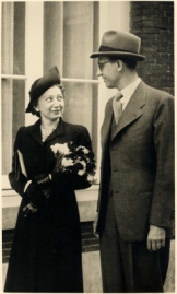 Miep and Jan on their wedding day, July 16, 1941. (https://www.miepgies.nl/de/biografie/jan%20gies/)